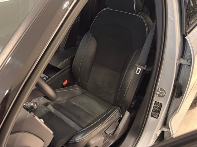 Volvo XC40 Recharge T5 Recharge PHEV R-design Navi Fari LED Cerchi 19” - Foto 3