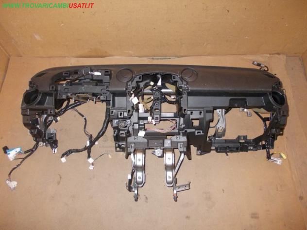 CRUSCOTTO NERO (PICCOLI SEGNETTI VICINO RADIO MA BUONO) MAZDA 2 (DE) 5 porte ABBINATO SOLO A KIT AIRBAG  Carrozzeria  Allestimenti interni  Cruscotto