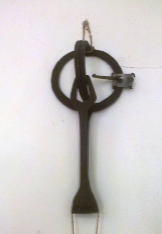 Set antichi attrezzi arte contadina .Un solo ferro di cavallo . - Foto 4