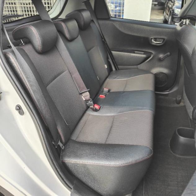 TOYOTA Yaris 1.3 Lounge rif. 23815815 - Foto 5