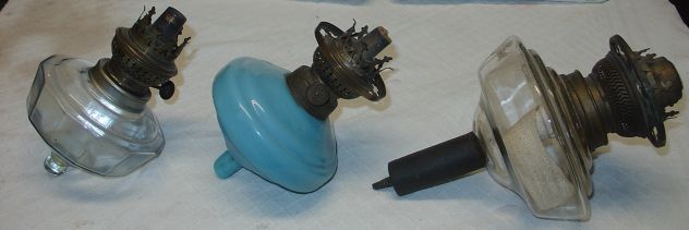 Serbatoi con peduncolo per lampade a petrolio