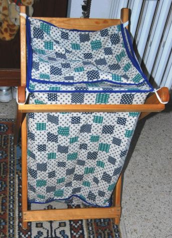 portabiancheria in legno con sacco in cotone