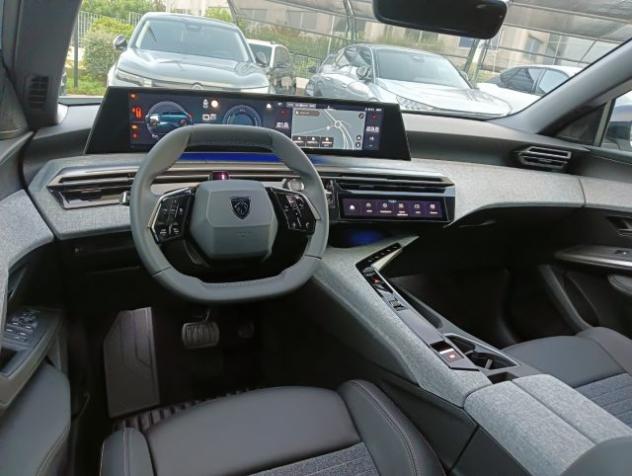 PEUGEOT 3008 Allure Business Hybrid 145 e-DCS6 + Grip & Confort rif. 24203500 - Foto 6