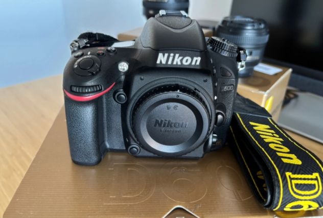 Nikon D600 FX con obiettivo 50mm 1.8. Come nuova! - Foto 2