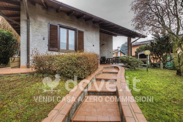 Villa di 277 m² con più di 5 locali in vendita a Arsago Seprio