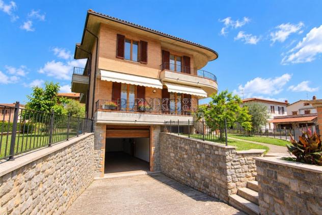 Appartamento in villetta bifamiliare con ampio giardino, terrazzo, garage e cantina - Foto 15