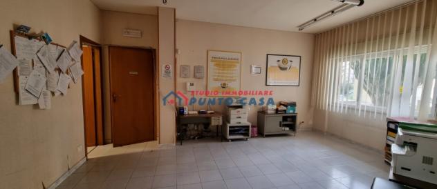 VIA VIRGILIO – Appartamento uso ufficio non arredato al P.T. rialzato, 130 mq ca. – 6 vani + acc. + p.auto. Buone condizioni. Euro 700 CL GI - Foto 5