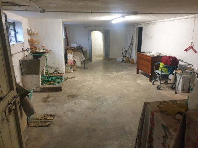 CASA INDIPENDENTE CON DUE APPARTAMENTI ED AREA DI PROPRIETA' - Foto 8