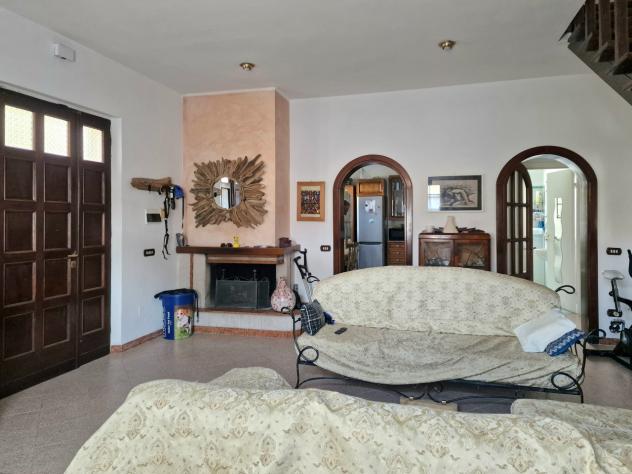 MARINA DI MASSA, periferia vicino al mare, proponiamo porzione di villa bifamiliare con giardino privato su tre lati. Si compone di soggiorno, ampia c - Foto 6
