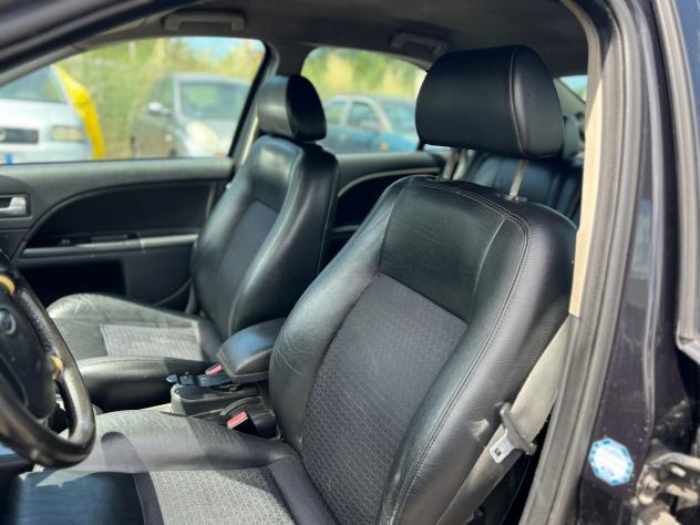 Ford Mondeo 2.0 16V TDCi (130CV) 4p. - Foto 6