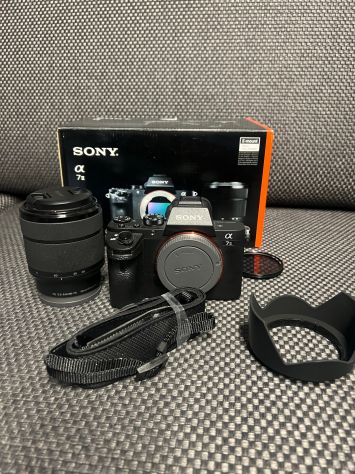 Fotocamera reflex digitale Sony Alpha 7 II con obiettivo FE 28–70 mm nero