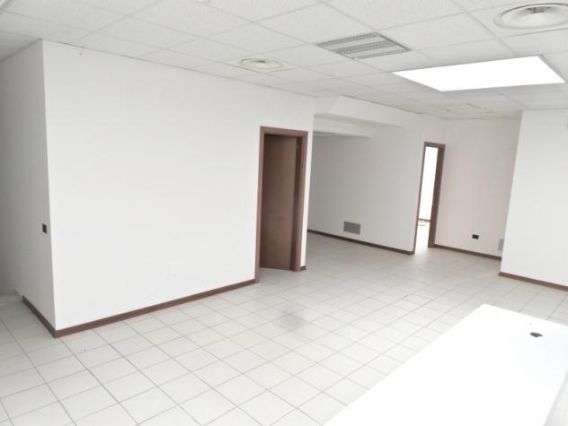 Spazioso ufficio cablato con parcheggio - Foto 6