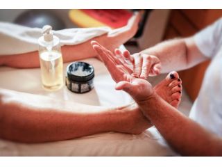 Massaggi - benessere Ferrara - MASSAGGIATORE - OPERATORE REIKI - OPERATORE DEL BENESSERE Tel:3348708077