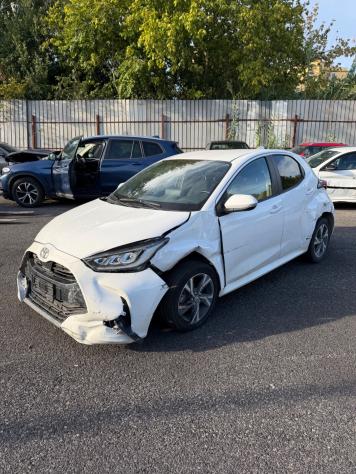Toyota Yaris 1.5 Hybrid SINISTRATA