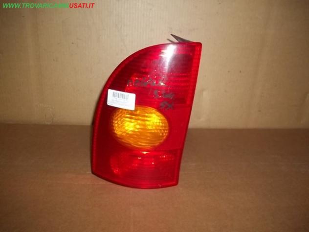 FANALE POST.S. ARANCIO RENAULT MEGANE  Parti elettriche  Fanaleria  Fanali  Fanale post. sx. RENAULT - MEGANE 5p / Coach / Classic / SW / Scenic - 01-