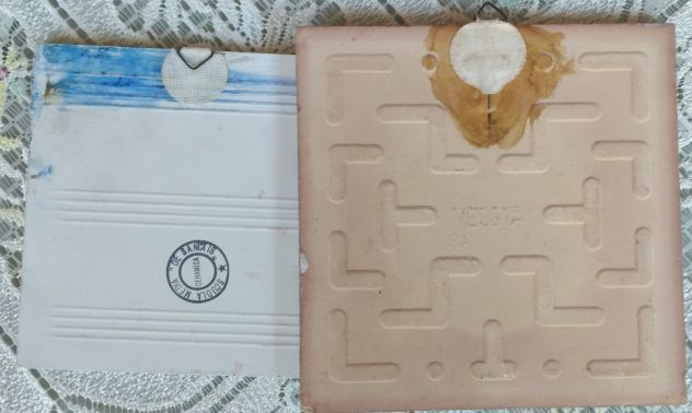 2 CERAMICHE SCOLASTICHE ANNI 60/70 DA APPENDERE ALLA PARETE DIPINTE A MANO - Foto 4
