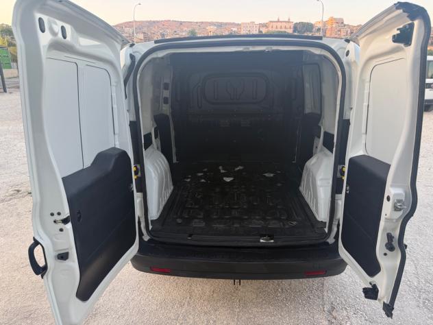 Fiat Doblo Dobl1.3 MJT 80cv Cargo Lamierato 2017 - Foto 8