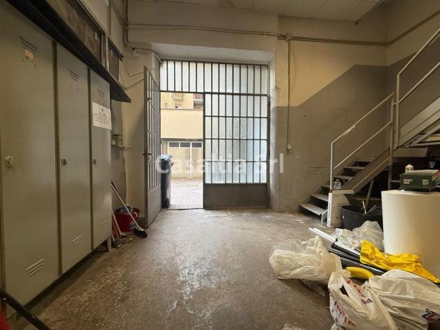 Spazio C3 con accesso furgoni, soppalco e ufficio - Foto 13