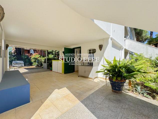 Villetta ad angolo con ampio porticato e giardino - Foto 2