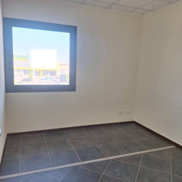 Immobile di 256 m² con più di 5 locali in affitto a Sassuolo - Foto 3