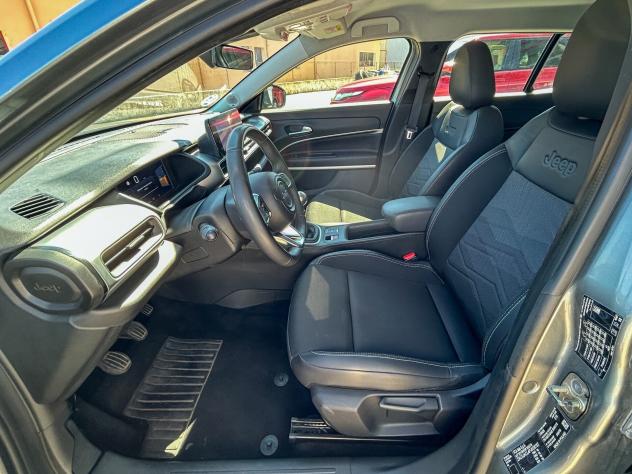 Jeep Avenger 1.2 Turbo 100 CV Altitude - Foto 5