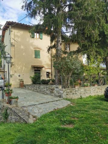 Borgo San Lorenzo porzione colonica mq 250 terreno