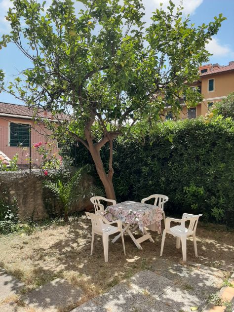 Cervo ( im) alloggio con giardino privato