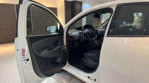 LANCIA YPSILON 1.2 69CV 5p - 2016 - Foto 9