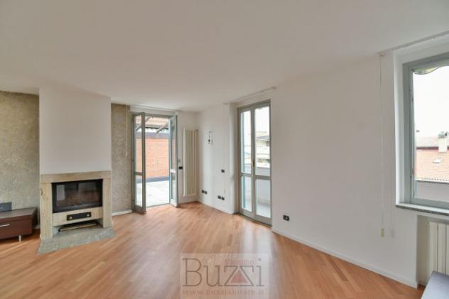 Attico / Mansarda di 125 m² con 3 locali e box auto doppio in vendita a Seregno