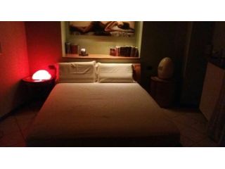 Amore e incontri Bergamo - Ospitale trasgressivo e dotato XXXXL per ragazze in festa Tel:3384671599