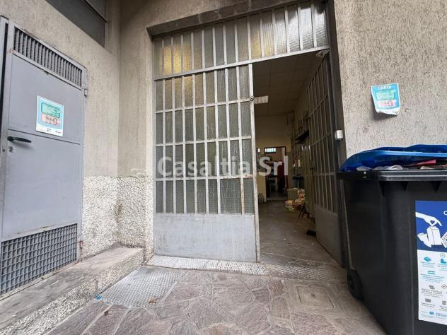 Spazio C3 con accesso furgoni, soppalco e ufficio - Foto 3