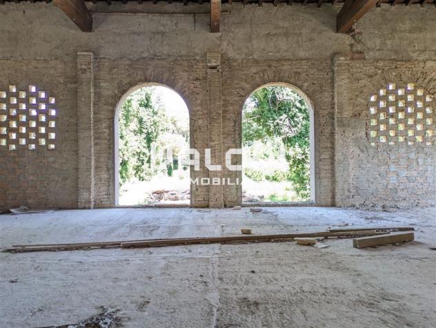 SPLENDIDO CASALE CON CARATTERE PRETTAMENTE COLONICO IN POSIZIONE PRESTIGIOSA - Foto 9