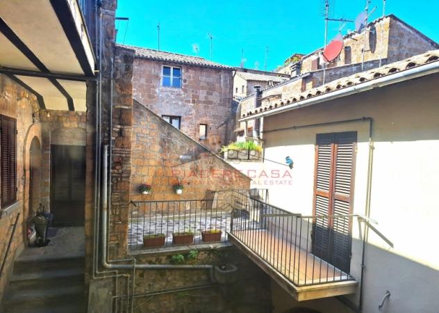 Orvieto centro - Appartamento al primo piano con balcone e locali accessori in vendita nel centro storico di Orvieto - Foto 10