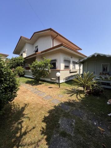 Villa in vendita a Marina di Massa - Massa 260 mq Rif: 1335235