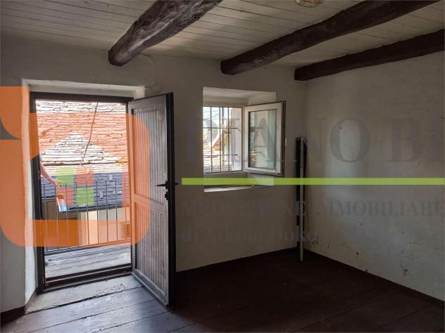 V000450 - CASA ANTICA CON RUSTICI E TERRENO - Foto 8