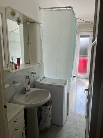 Stanza singola in ampio trilocale - libera subito - Foto 5