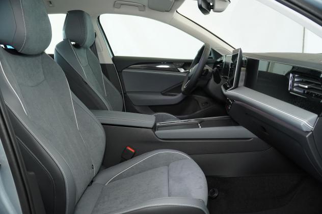 Volkswagen Passat 1.5 TSI DSG eHybrid Business 150kW 204CV - Foto 9
