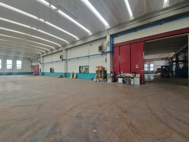 Immobile di 2950 m² con più di 5 locali in affitto a Inveruno - Foto 15