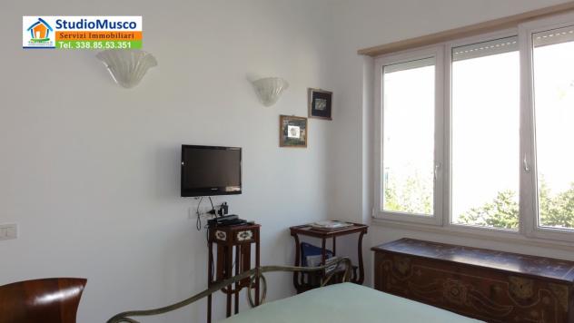 Studio Musco vende a Capri, via Dalmazio Birago, interessante appartamento, al secondo ed ultimo piano. L' appartamento è di circa 100mq coperti e ci - Foto 20