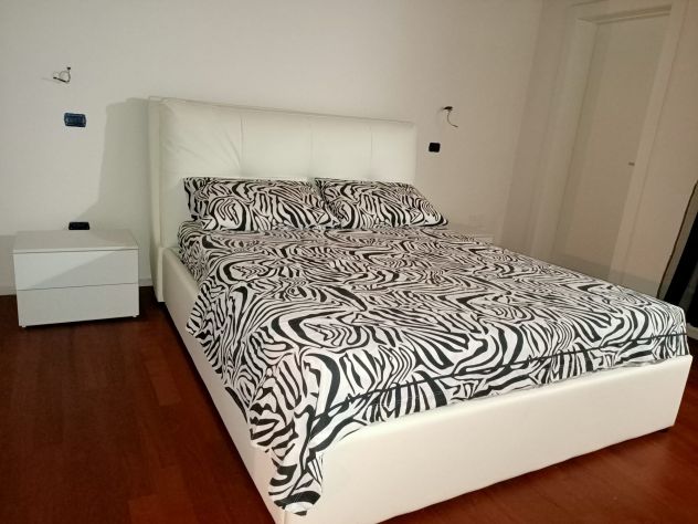 Vendo letto contenitore ecopelle bianco