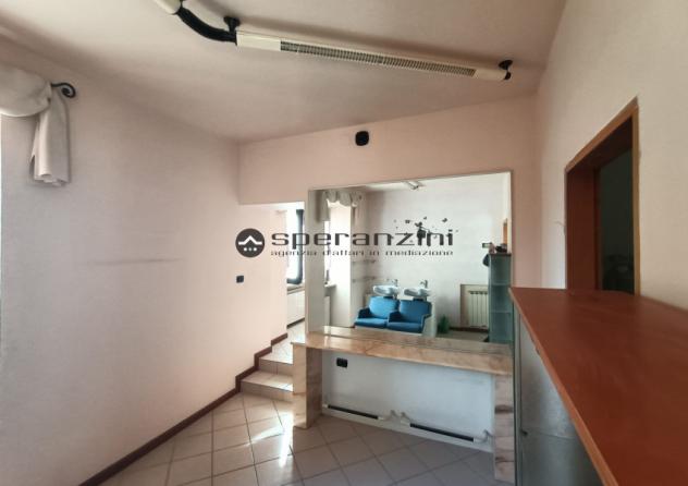 Fossombrone, adiacente al centro storico facilmente accessibile sia con le macchine che a piedi proponiamo in vendita immobile di circa 90 mq con vist - Foto 5