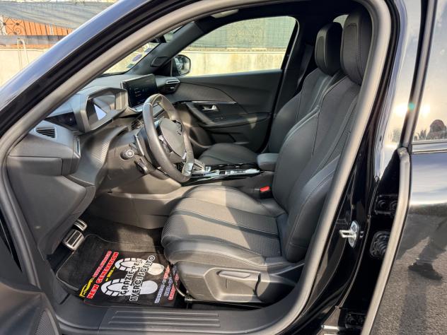 Peugeot 2008 PureTech 130 S&S GT Pack 2022 - Foto 8