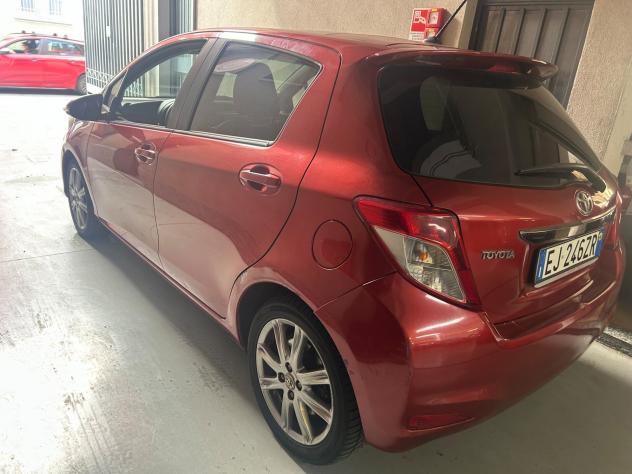 Toyota Yaris 1.3 5 porte Lounge - Foto 2