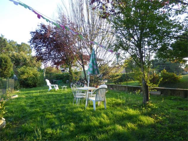 V001355 - 3 LOCALI CON GIARDINO E SOTTOTETTO DA RECUPERARE