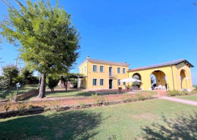 Villa di 605 m² con più di 5 locali e box auto doppio in vendita a Montebello Vicentino