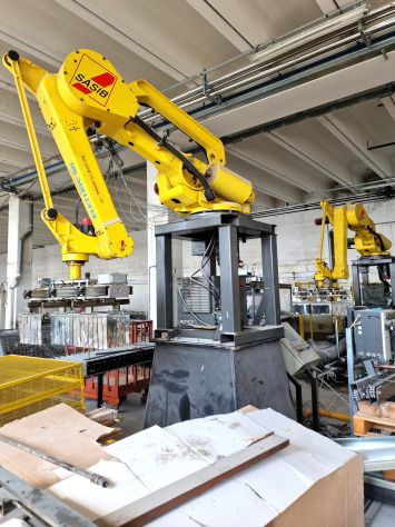 2 robot per automazione industriale usati