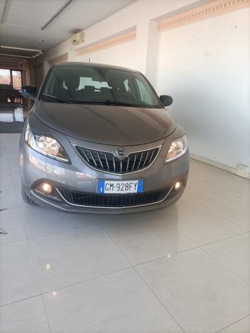 Lancia Ypsilon 1.0 Fire 2023 Hybrid Gold - Foto 8