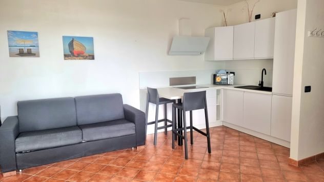 Trilocale con piscina fronte porto turistico