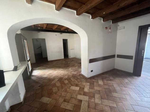 Oltre 3 vetrine in affitto a Inzago