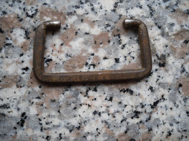 N° 1 maniglia in ferro senza piastrina e viti per mobili vari - - Foto 2